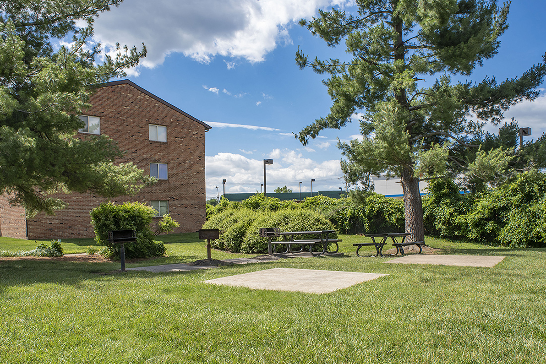 Photos and Video of The Manor/The Manor East Apartments in Leesburg, VA